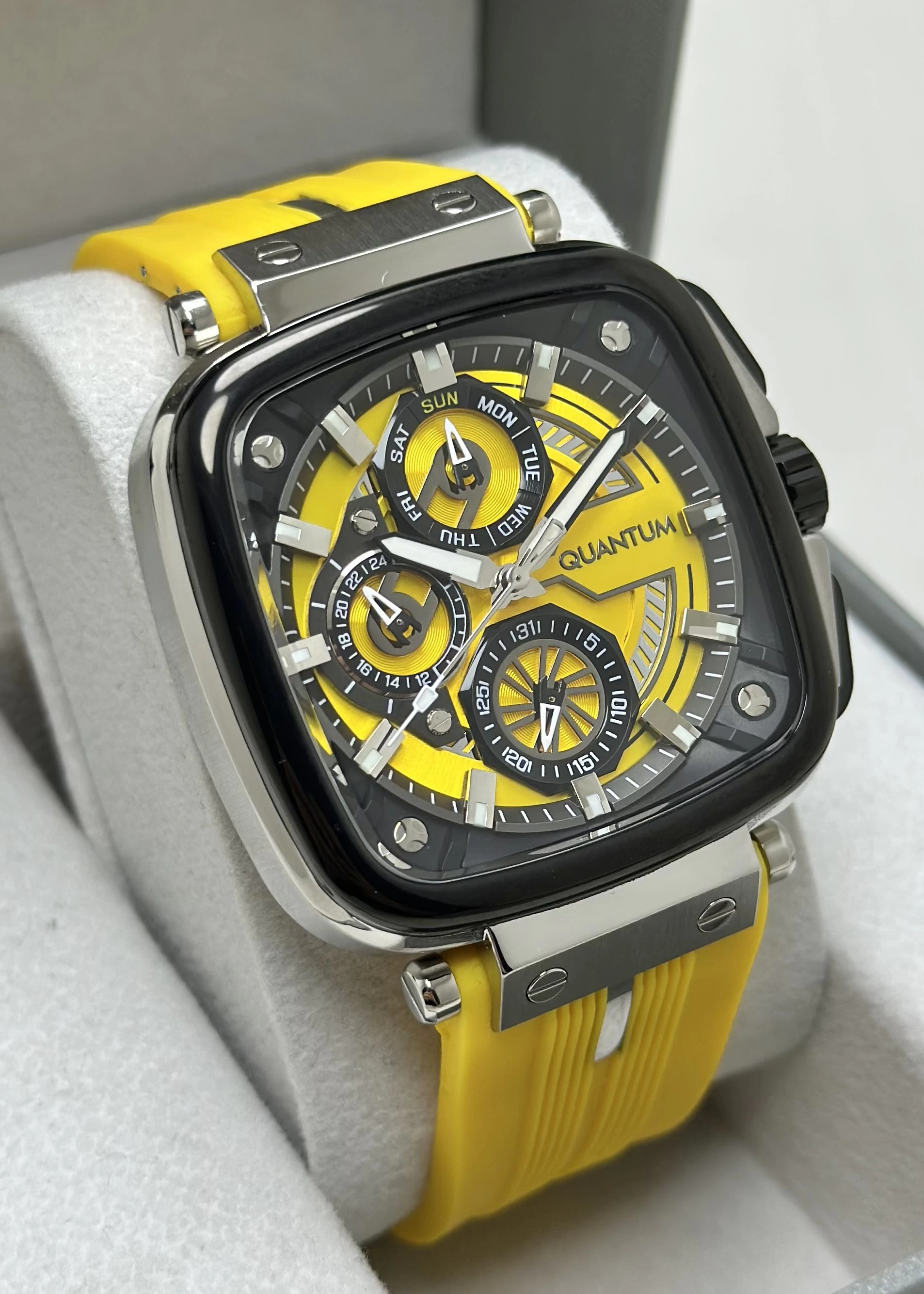 Quantum Orijinal 2 Yıl Garantili Su Geçirmez Silikon Kordon Fonksiyonlu Erkek Kol Saati