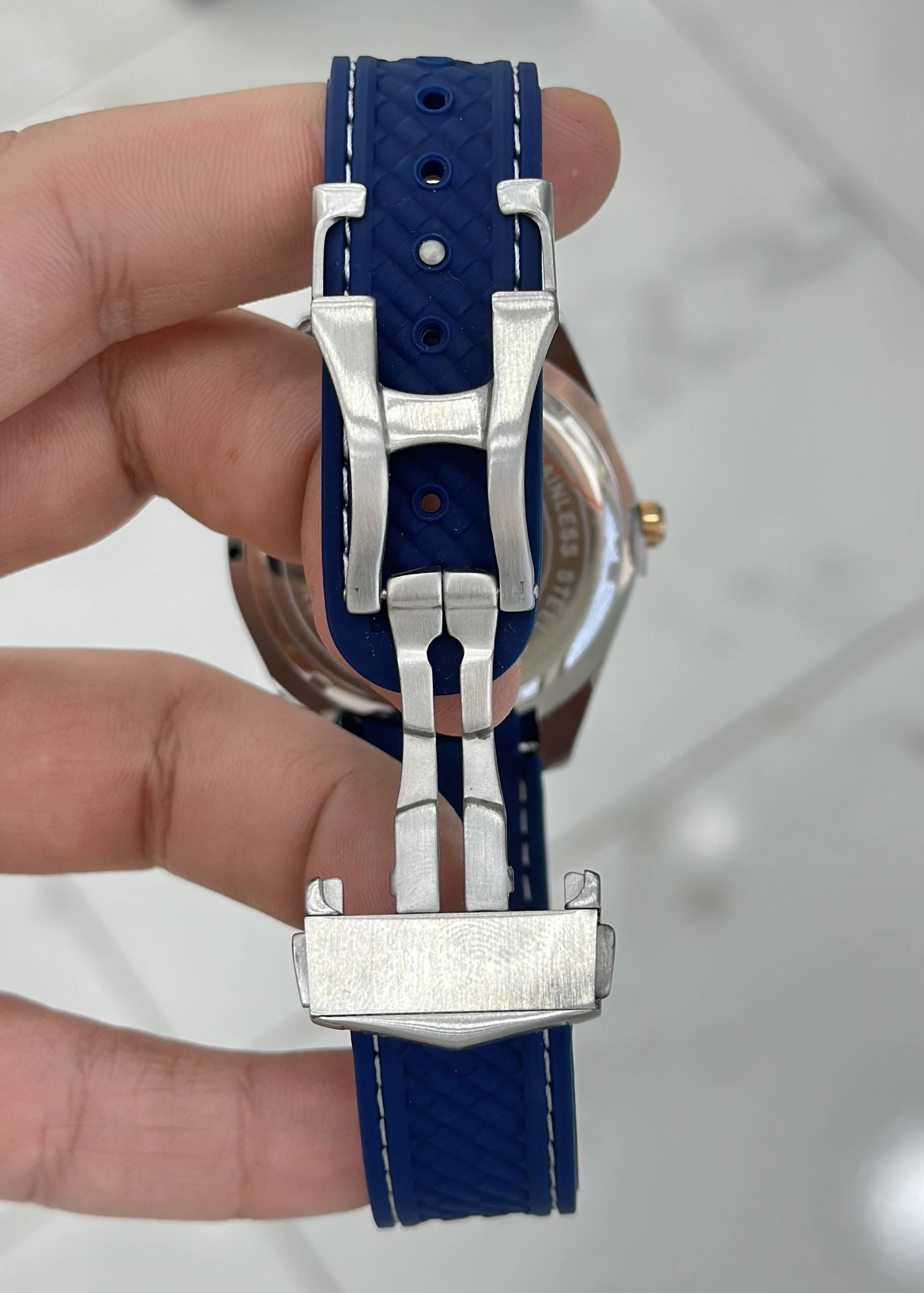 Reward Silikon Kordon Erkek Kol Saati Su Geçirmez 2 Yıl Garantili