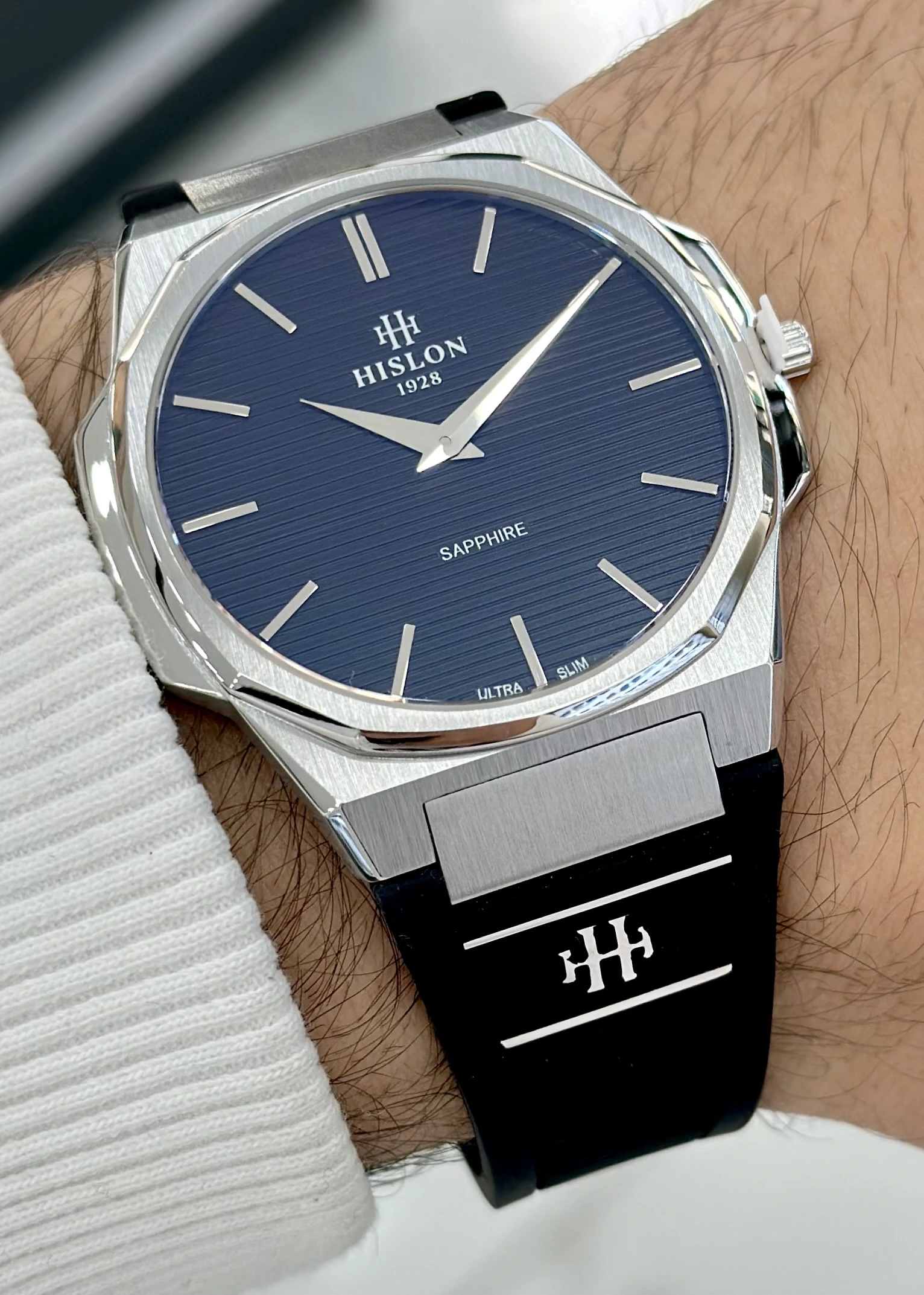 Hislon Orijinal Silikon Kordon Ultra Slim Erkek Kol Saati ILKCL127T-04BS