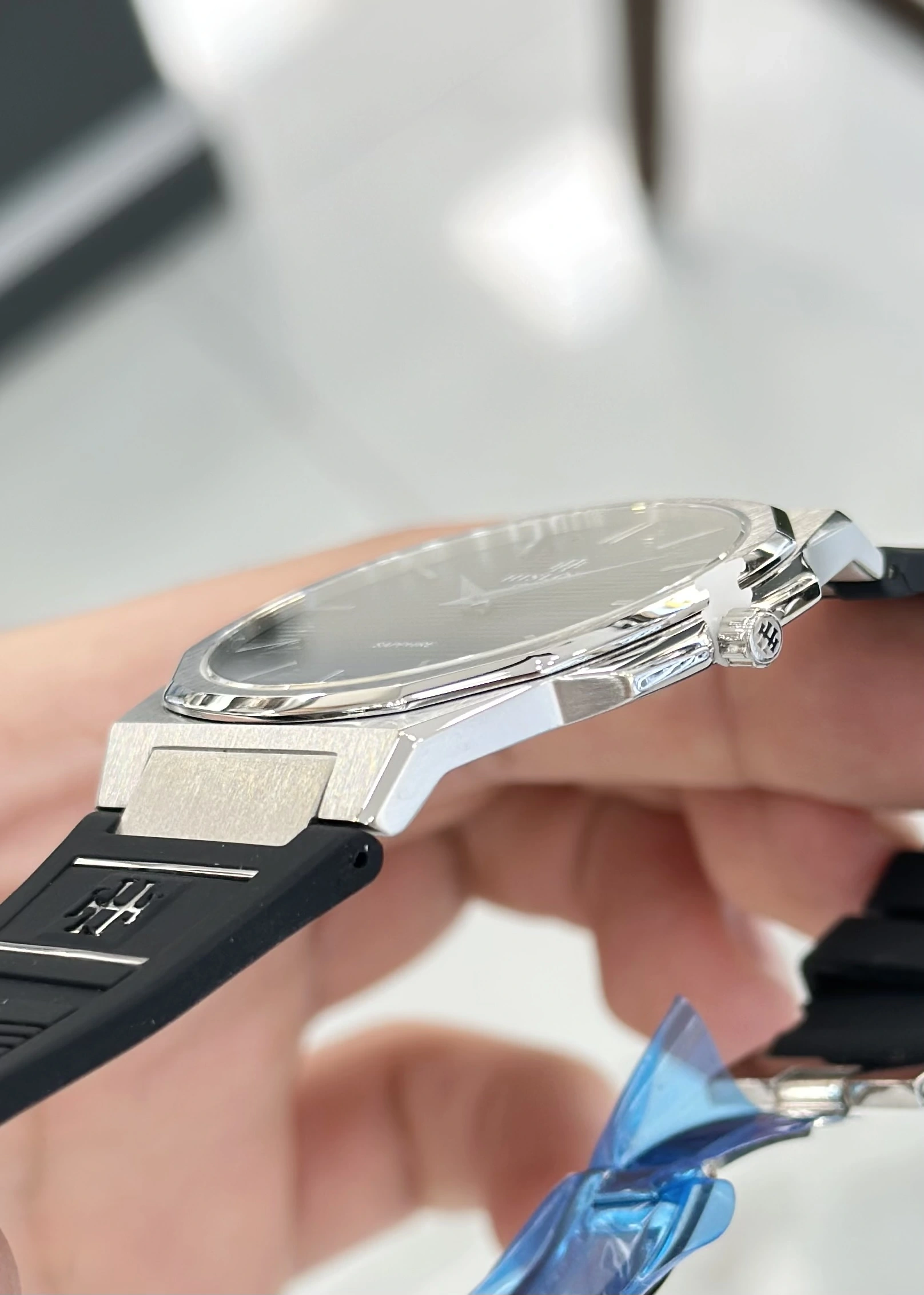 Hislon Orijinal Silikon Kordon Ultra Slim Erkek Kol Saati ILKCL127T-04BS