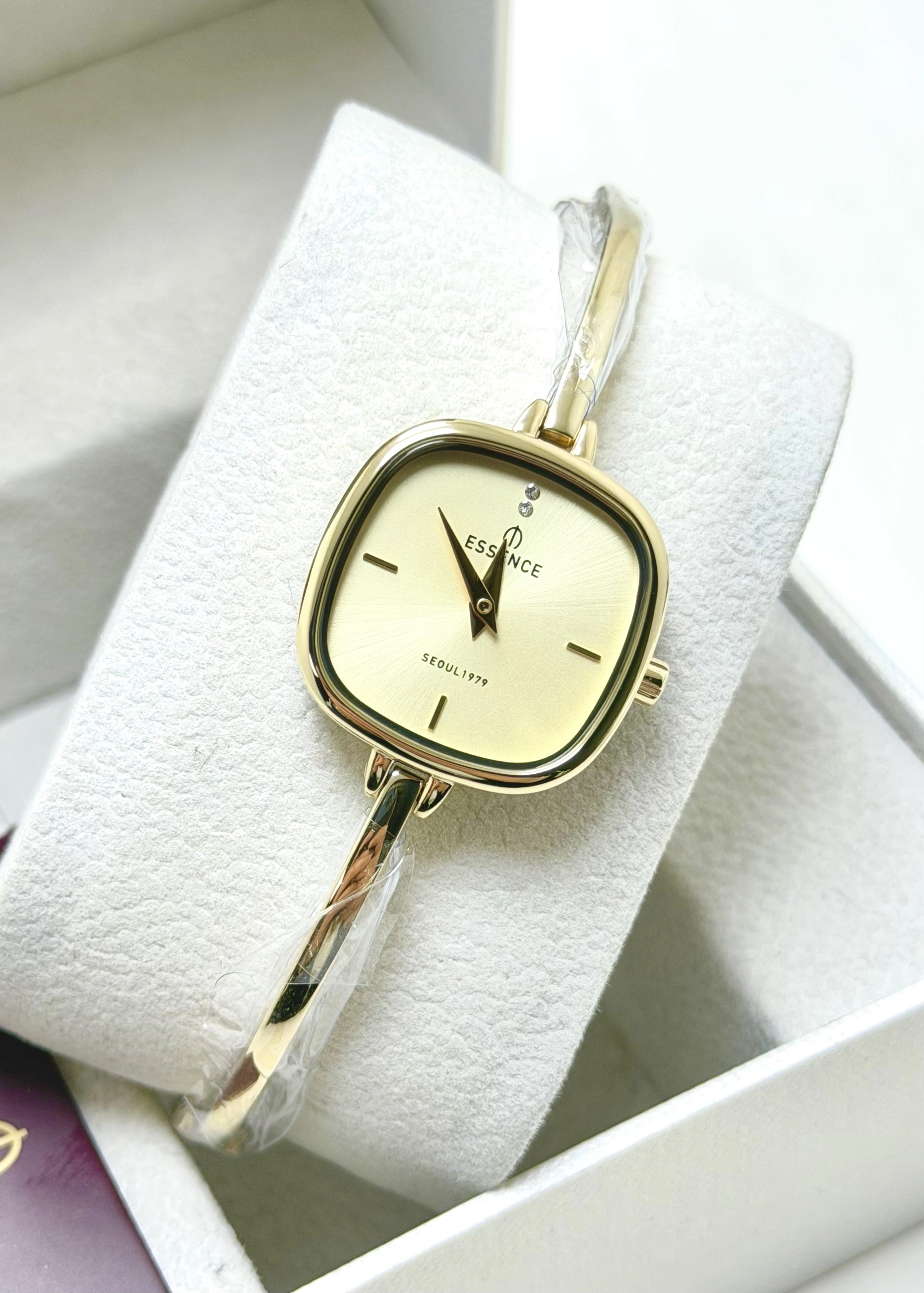 Essence D1222.110 Kadın Kol Saati