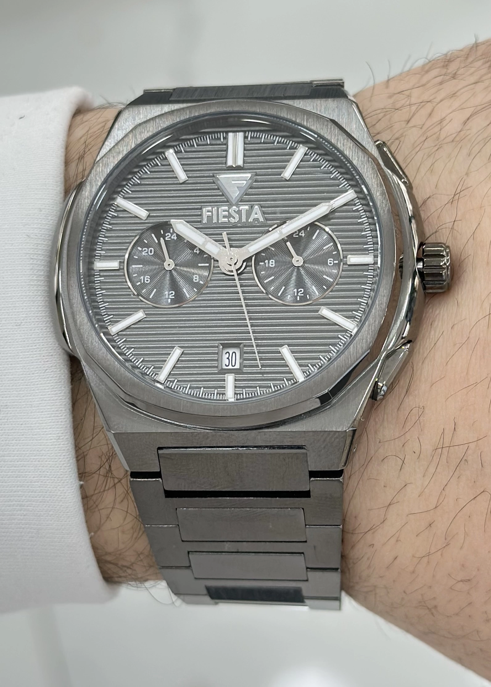 FİESTA FONKSİYONLU SİYAH KADRAN DAMAT SAATİ ÇELİK ORJİNAL 2 YIL GRANTİLİ SU GEÇİRMEZ RENK ATMAZ ERKEK KOL SAATİ