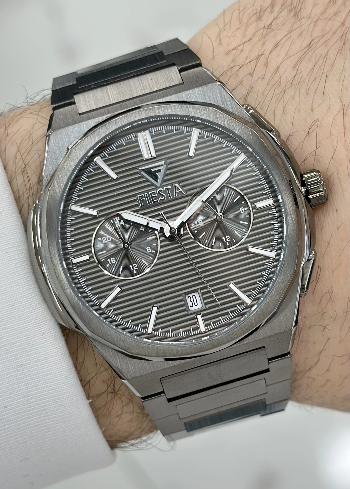 FİESTA FONKSİYONLU SİYAH KADRAN DAMAT SAATİ ÇELİK ORJİNAL 2 YIL GRANTİLİ SU GEÇİRMEZ RENK ATMAZ ERKEK KOL SAATİ