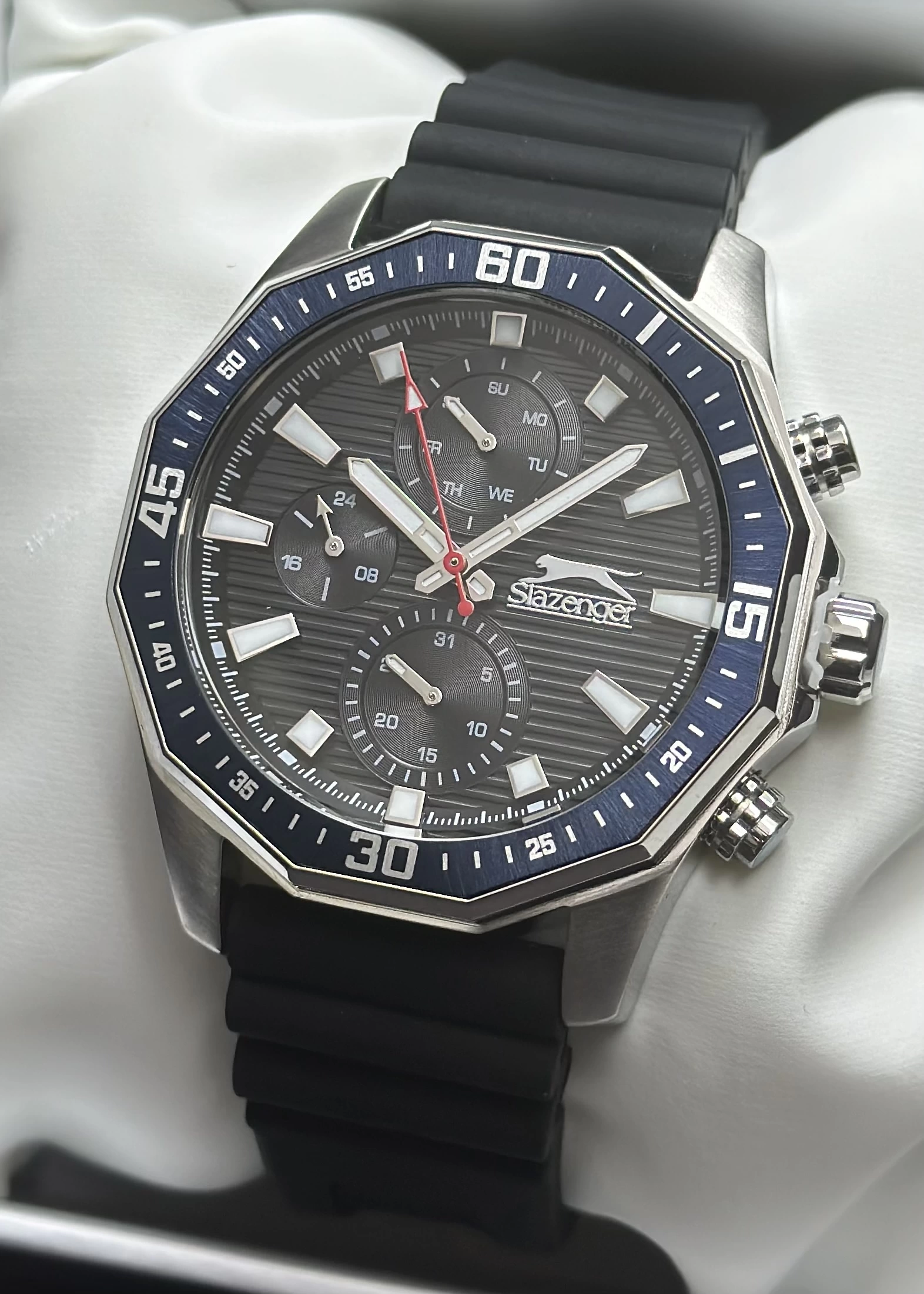 Slazenger Siyah Silikon Kordon Erkek Kol Saati