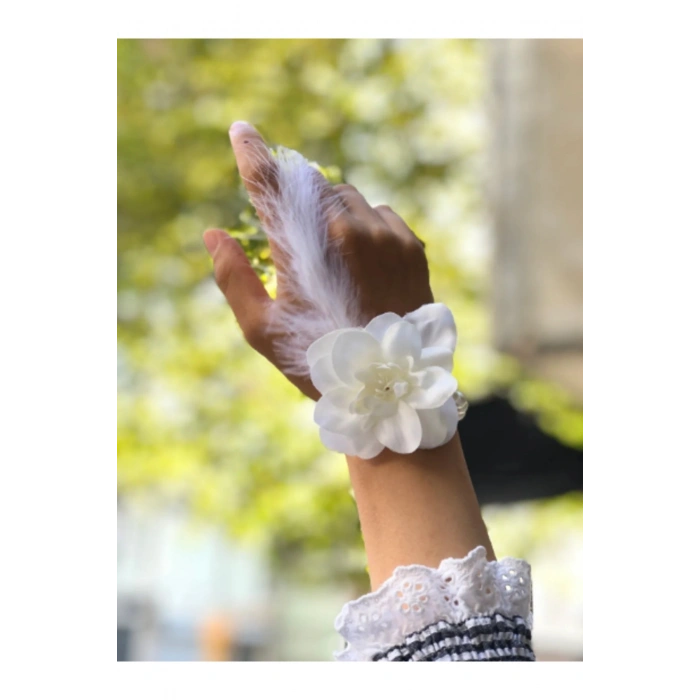 Bride to be Nedime Gelin Bilekliği Tüy ve İnci Boncuk Detaylı Beyaz Renkli Bekarlığa Veda Partisi Bi