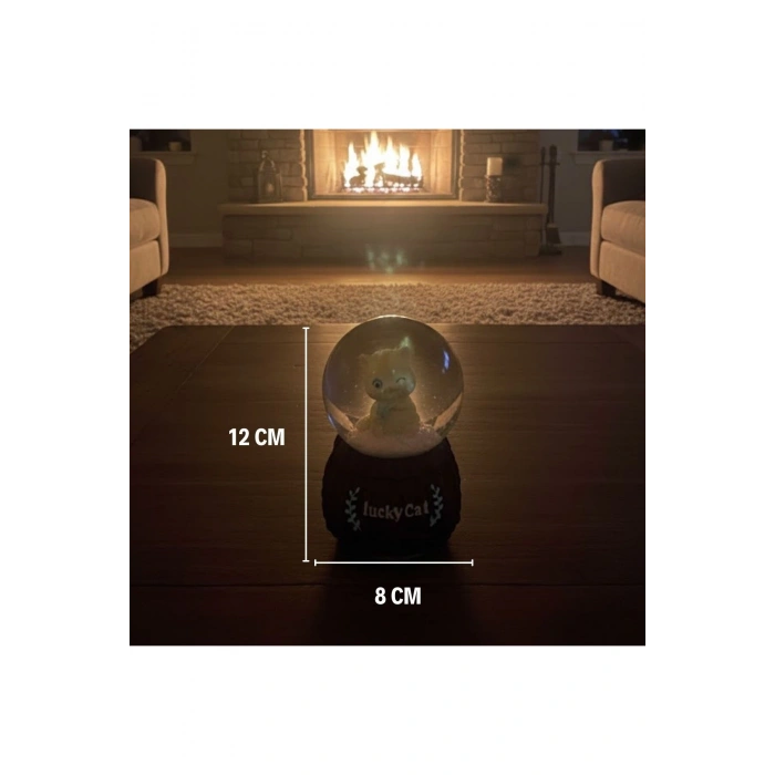 Pilli Işıklı Müzikli Kar Küresi–Şanslı Kedi Figürlü Eğlenceli Masaüstü Biblo, LED Aydınlatmalı Dekor