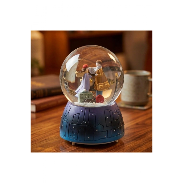 Pilli Işıklı Müzikli Kar Küresi–Valizli Sevgili Çift Figürlü Eğlenceli Masaüstü Biblo, LED Aydınlatm
