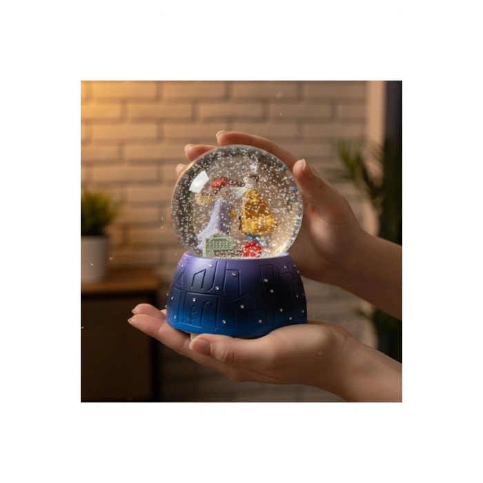 Pilli Işıklı Müzikli Kar Küresi–Valizli Sevgili Çift Figürlü Eğlenceli Masaüstü Biblo, LED Aydınlatm