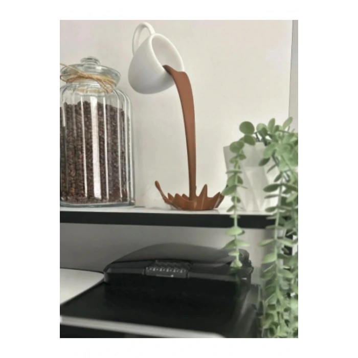 Eco Lounge Dökülen Kahve Figürü 20 cm – Coffee Corner Masaüstü Dekor