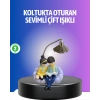 Kitap Okuyan Çift Figürlü Gece Lambası Romantik Dekoratif Masa Lambası