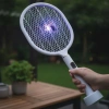 USB Şarjlı Beyaz Renk Kendiliğinden Standlı Şarj Göstergeli UV Işıklı Sinek Öldürme Raketi LTD-718 (5324)