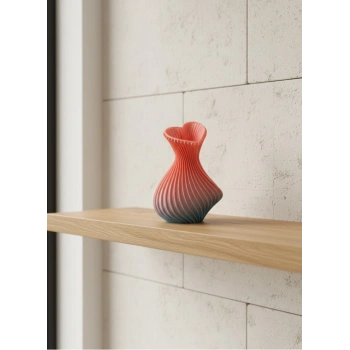 Kalp Tasarımlı Modern Dekor Vazo 15 cm Şık ve Estetik Görünüm