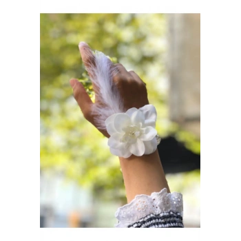 Bride to be Nedime Gelin Bilekliği Tüy ve İnci Boncuk Detaylı Beyaz Renkli Bekarlığa Veda Partisi Bi