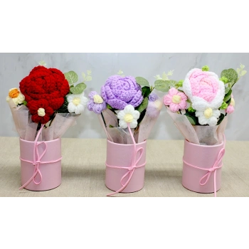 El Örgüsü Saksıda Gül Buketi