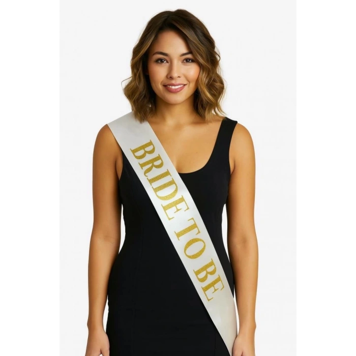 Beyaz Saten Üzerine Kalın Altın Yazılı Bride To Be Kuşağı