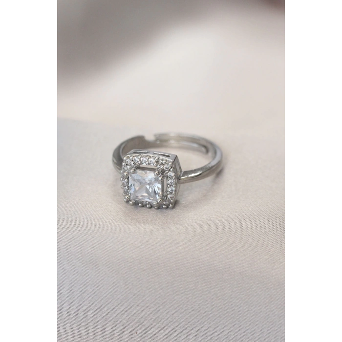 Gümüş Renk Baget ve Zirkon Taşlı Kare Yüzük