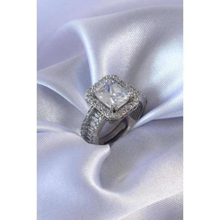 Gümüş Renk Zirkon Taşlı Kadın Yüzük