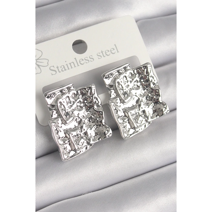 Pirinç Gümüş Renk İşlemeli Kare Plaka Model Kadın Küpe