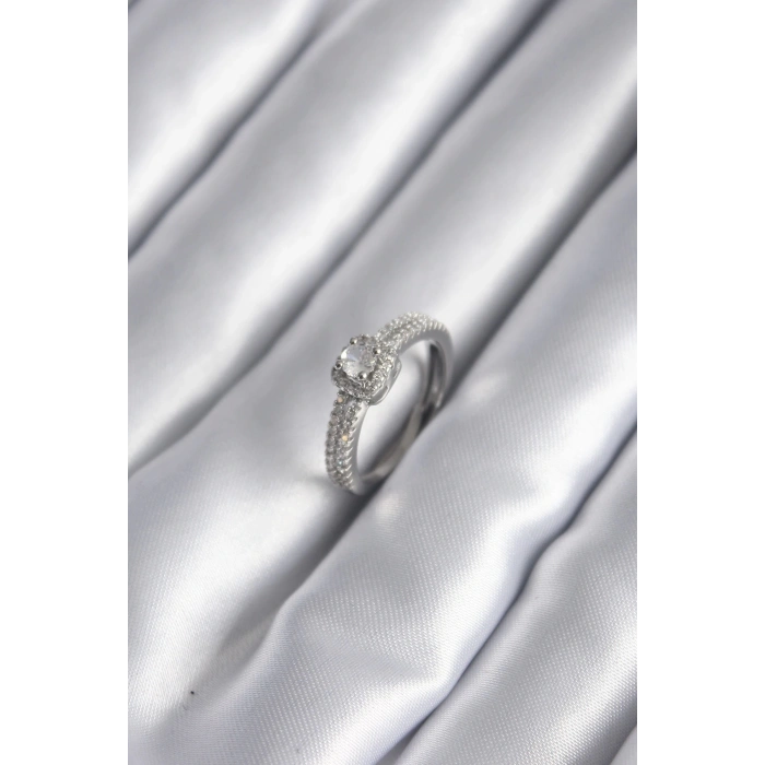 Pirinç Gümüş Renk Zirkon Taşlı Kadın Yüzük