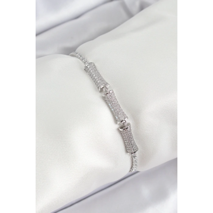 Pirinç Gümüş Renk Zirkon Taşlı Kemik Model Kadın Bileklik