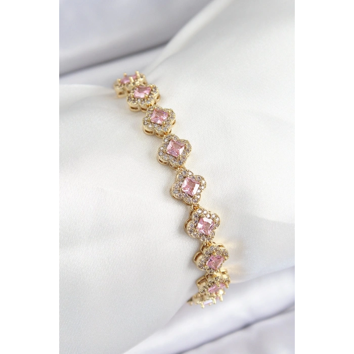 Pirinç Zirkon Taşlı Pembe Yonca Baget Model Gold Renk VIP Seri Kadın Bileklik