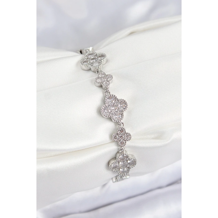 Pirinç Zirkon Taşlı Yonca Model Gümüş Renk VIP Seri Kadın Bileklik