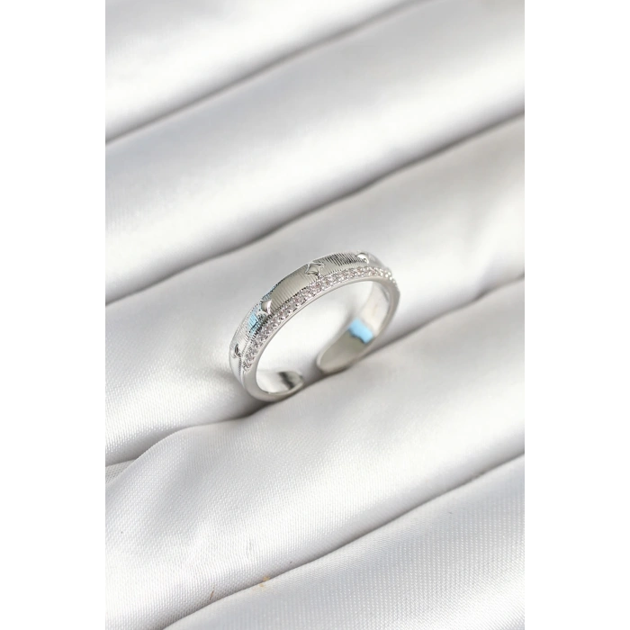 Gümüş Renk Şerit Zirkon Taşlı Kadın Yüzük