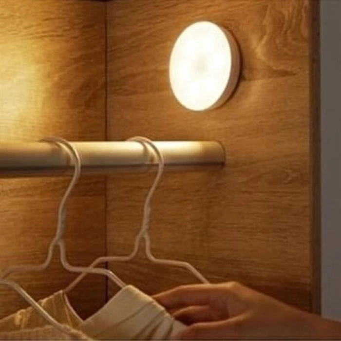 Hareket Sensörlü Usb Şarjlı Spot a Mıknatıslı ve Yapışkanlı Gün Işığı Renk Led