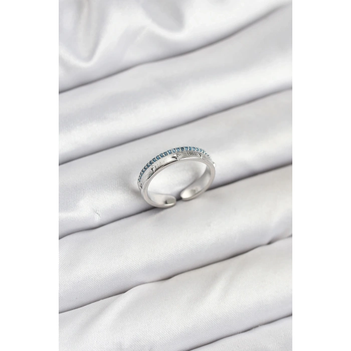 Pirinç Gümüş Renk Sıralı Zirkon Taşlı Kutup Yıldızı Model Kadın Yüzük