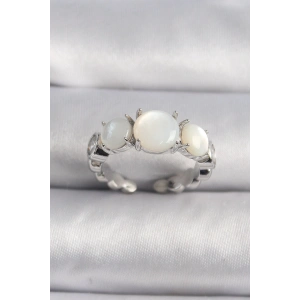 Pirinç Gümüş Renk Zirkon Taş Detaylı Beyaz Sedefli VIP Seri Kadın Yüzük