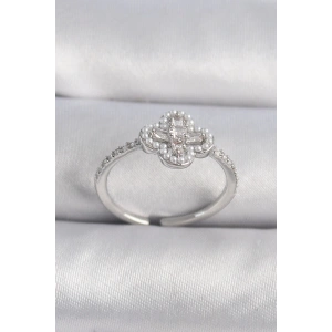 Pirinç Gümüş Renk Zirkon Taşlı Yonca Model İnci Detay Kadın Yüzük