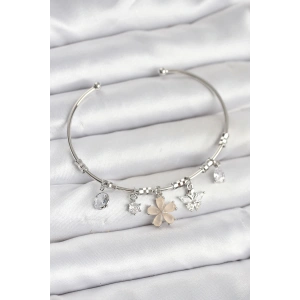 Çiçek ve Kelebek Charmlı Gümüş Renk Pirinç Kadın Bileklik
