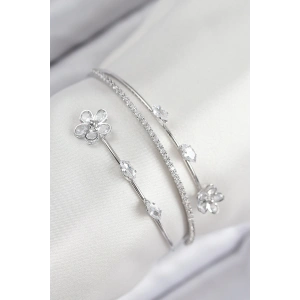 Pirinç Zirkon Taşlı Çiçek Model Gümüş Renk Kadın Bileklik