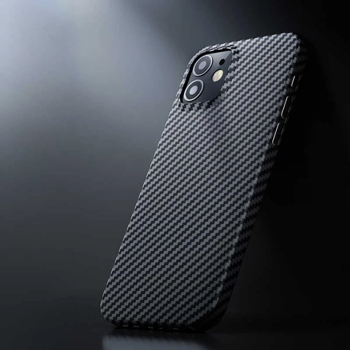 Apple iPhone 12 Kılıf Benks Aramid Karbon Kapak