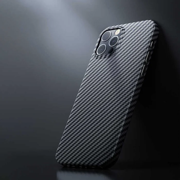 Apple iPhone 12 Pro Max Kılıf Benks Aramid Karbon Kapak