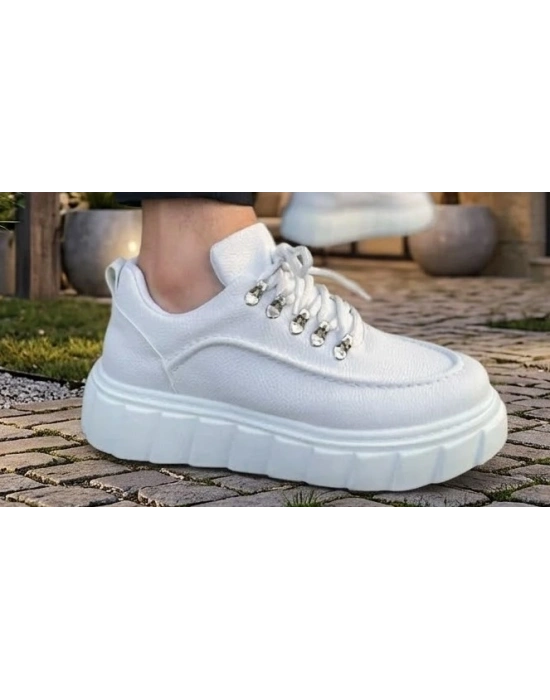 Gün Boyu Bulutların Üzerinde Konfor Sunan Ortopedik Beyaz Sneaker