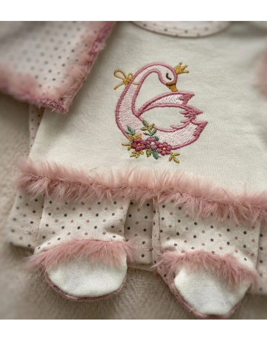 Antialerjik Pamuklu Kuğu Nakışlı 3’lü Kız Bebek Takımı (Bandajlı & Sweatli)