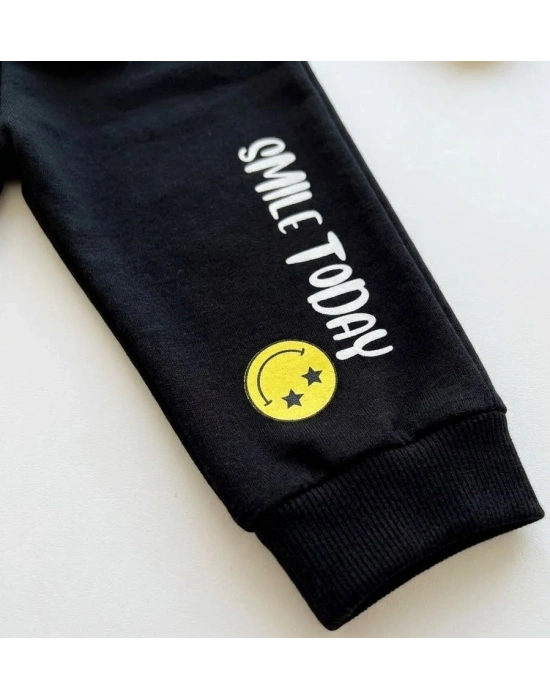 Antialerjik Pamuklu Emoji Baskılı Erkek Bebek Takımı – Hareket Özgürlüğü Sunan Terletmez Penye Set