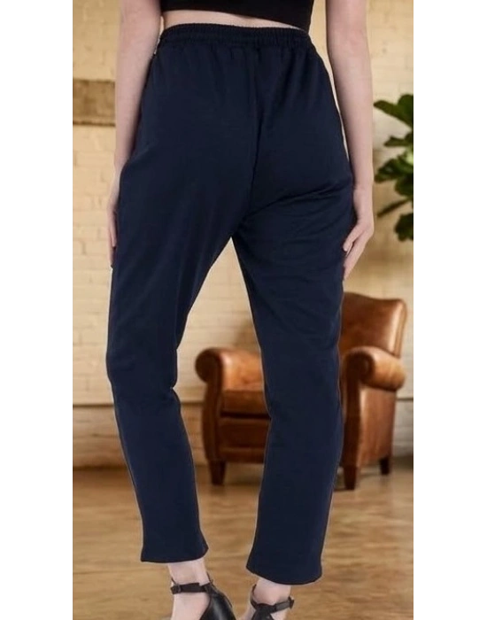 Gün Boyu Rahatlık: Esnek Yapılı Lacivert Basic Eşofman Pantolon