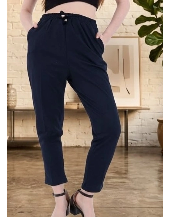 Gün Boyu Rahatlık: Esnek Yapılı Lacivert Basic Eşofman Pantolon