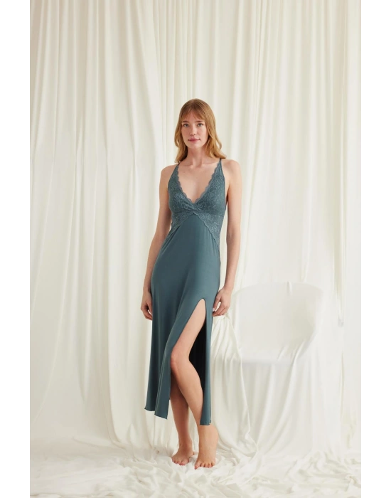 Bicomi Göğüs ve Sırt Dekolteli Dantelli Yırtmaçlı Gecelik