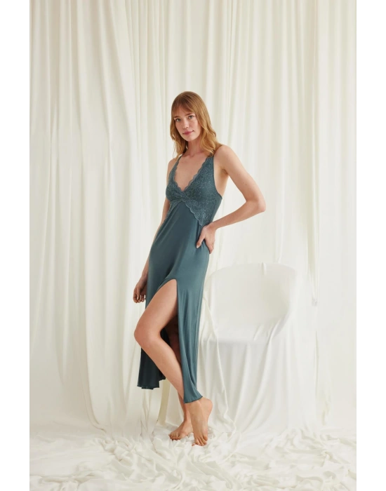 Bicomi Göğüs ve Sırt Dekolteli Dantelli Yırtmaçlı Gecelik