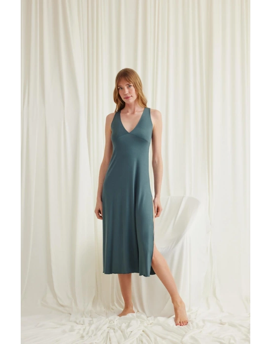 Bicomi Yakası ve Sırtı Dekolteli Dantelli Yırtmaçlı Gecelik