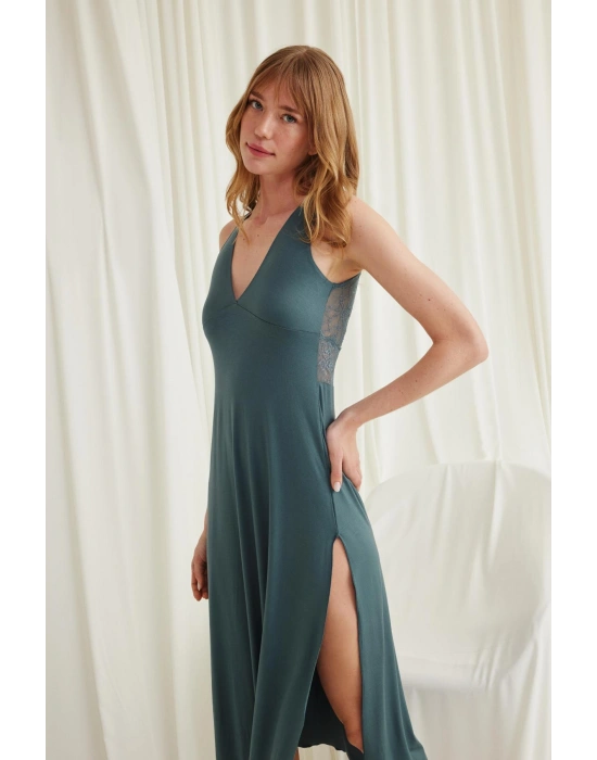 Bicomi Yakası ve Sırtı Dekolteli Dantelli Yırtmaçlı Gecelik