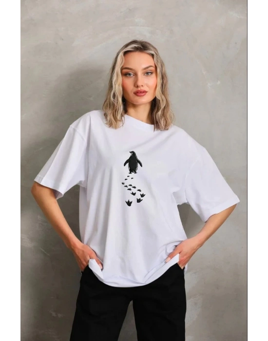 Kadın Nihilist Penguen Temalı Oversize Bisiklet Yaka Tişört - Beyaz