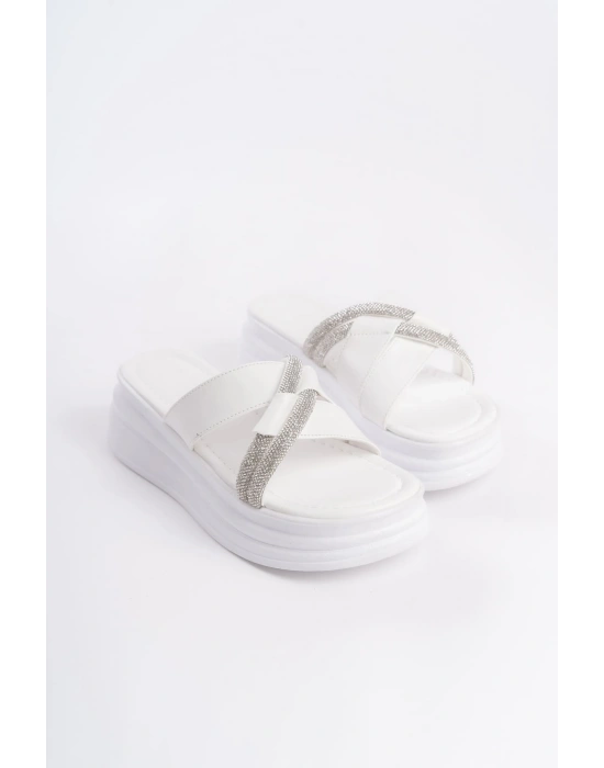 RUBY Düz Topuklu Taşlı Çapraz Şeritli Kalın ve Ortopedik Taban Kadın Terlik  CBT - Beyaz
