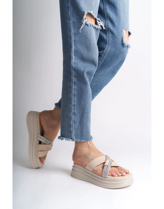 RUBY Düz Topuklu Taşlı Çapraz Şeritli Kalın ve Ortopedik Taban Kadın Terlik  CKT - Krem