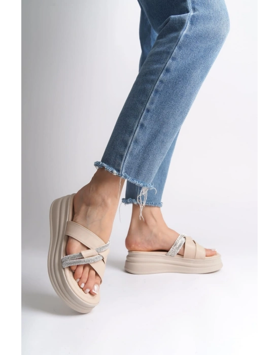 RUBY Düz Topuklu Taşlı Çapraz Şeritli Kalın ve Ortopedik Taban Kadın Terlik  CKT - Krem