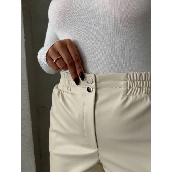 BİÇOMİ Beli lastikli çıtçıtlı deri şort krem w241007