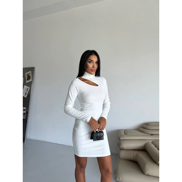 BİÇOMİ Boğazlı gögüs dekolteli elbise beyaz f2333